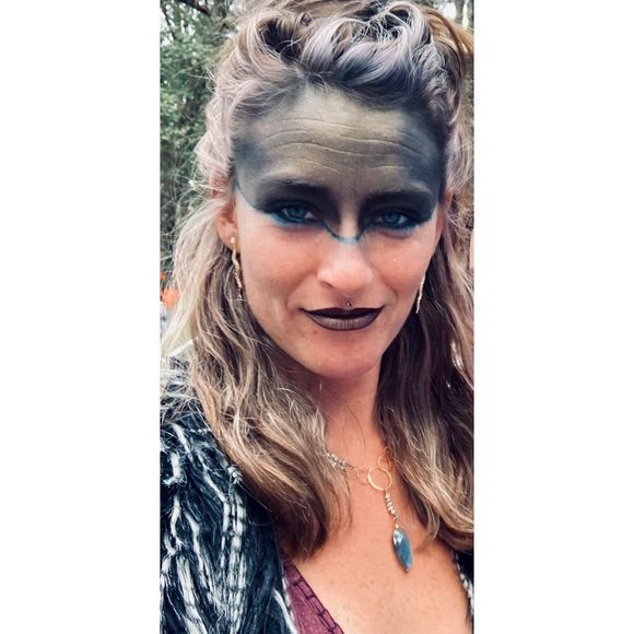 Meet your Posher, Caroline - Picture 1 of 1